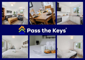 Pass the Keys Prime Location 3-Bed Home near Manchester Airport - Ideal for Families & Groups